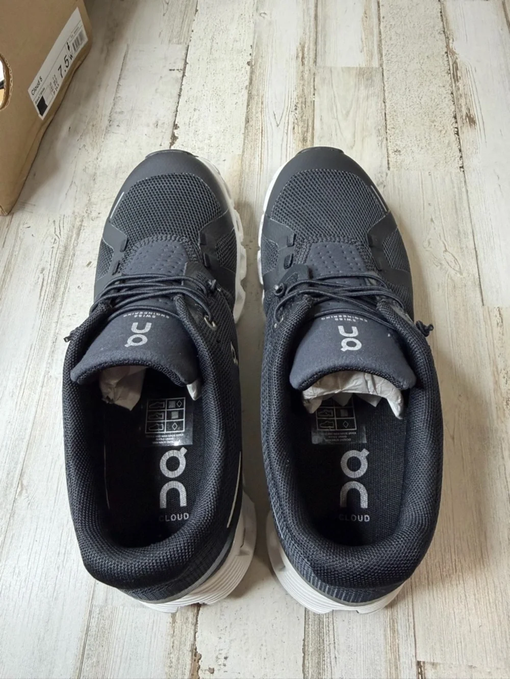 On Running Women's Athletic Shoes - Picture 2 of 9